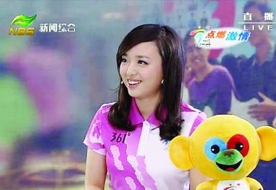  羅襲在南京亞青會(huì)采火儀式直播現(xiàn)場(chǎng)。 圖片由本人提供